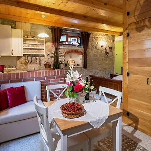 apartment-mediterranean-kastela.hotels-in-trogir.com/